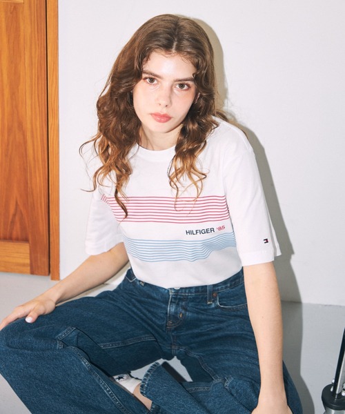 TOMMY HILFIGER（トミーヒルフィガー）の「【オンライン限定】【ユニセックス】チェストストライプTシャツ（Tシャツ/カットソー・メンズ・ブラック/ホワイト/ネイビー・SMALL/MEDIUM/LARGE/X-LARGE）」の20枚目の写真