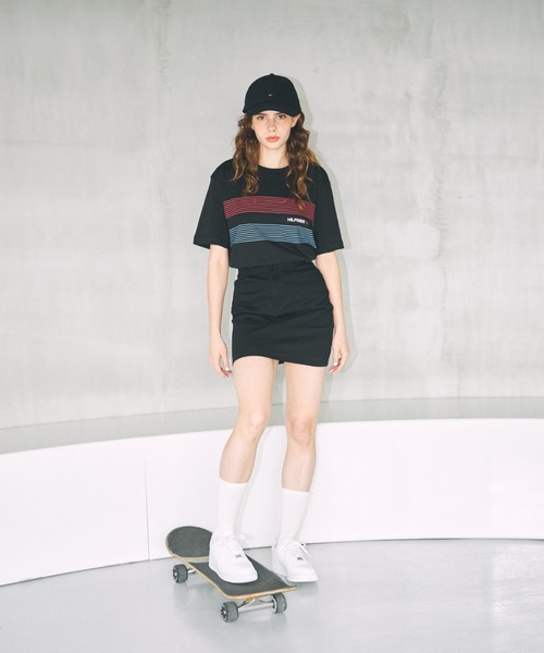 TOMMY HILFIGER（トミーヒルフィガー）の「【オンライン限定】【ユニセックス】チェストストライプTシャツ（Tシャツ/カットソー・メンズ・ブラック/ホワイト/ネイビー・SMALL/MEDIUM/LARGE/X-LARGE）」の21枚目の写真