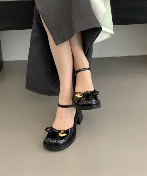 Vipoa（ヴィポア）の「メタリックハートストラップシューズ（ローファー・レディース・アイボリー/ブラック・MEDIUM/LARGE/SMALL）」の6枚目の写真