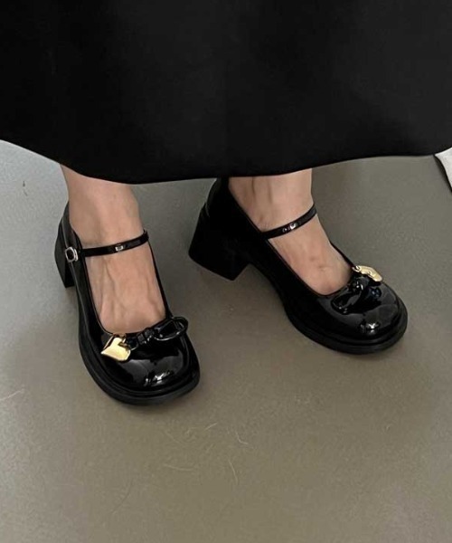 Vipoa（ヴィポア）の「メタリックハートストラップシューズ（ローファー・レディース・アイボリー/ブラック・MEDIUM/LARGE/SMALL）」の8枚目の写真