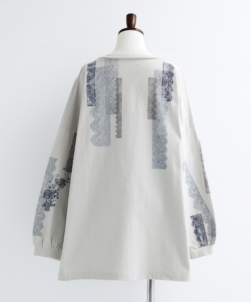 osharewalker（オシャレウォーカー）の「『レースプリントロンT』（Tシャツ/カットソー・レディース・グレイッシュベージュ・FREE）」の2枚目の写真