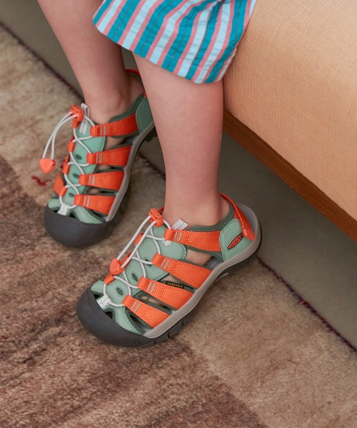 KEEN（キーン）の「【KIDS】【KEEN/キーン】ニューポートパウンドレス（サンダル・キッズ・ライトグリーン/ブルー系その他・18/19.5/20/21）」の2枚目の写真
