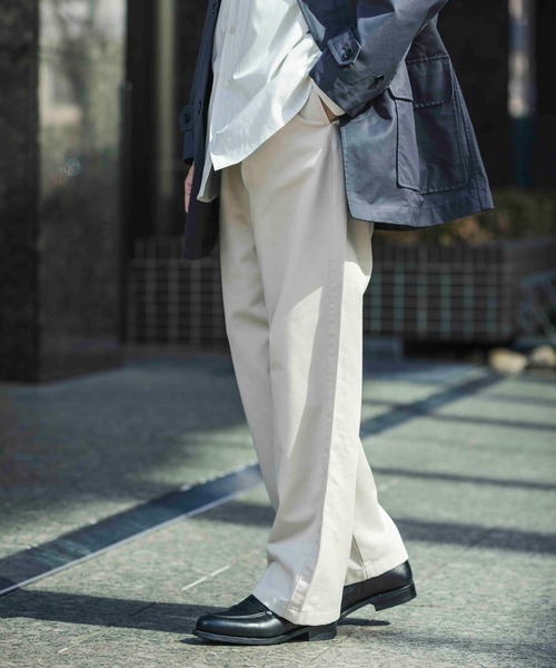URBAN RESEARCH DOORS（アーバンリサーチドアーズ）の「『イージーケア』『速乾』2タックワイドチノパンツ（その他パンツ・メンズ・ベージュ/ネイビー/オフホワイト・MEDIUM/LARGE）」の4枚目の写真