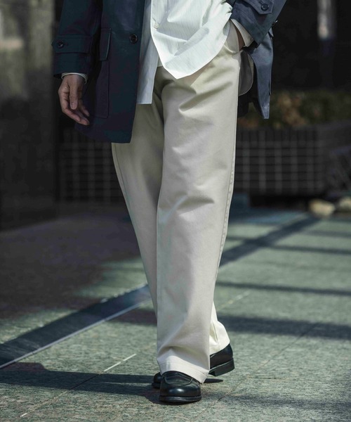 URBAN RESEARCH DOORS（アーバンリサーチドアーズ）の「『イージーケア』『速乾』2タックワイドチノパンツ（その他パンツ・メンズ・ベージュ/ネイビー/オフホワイト・MEDIUM/LARGE）」の5枚目の写真