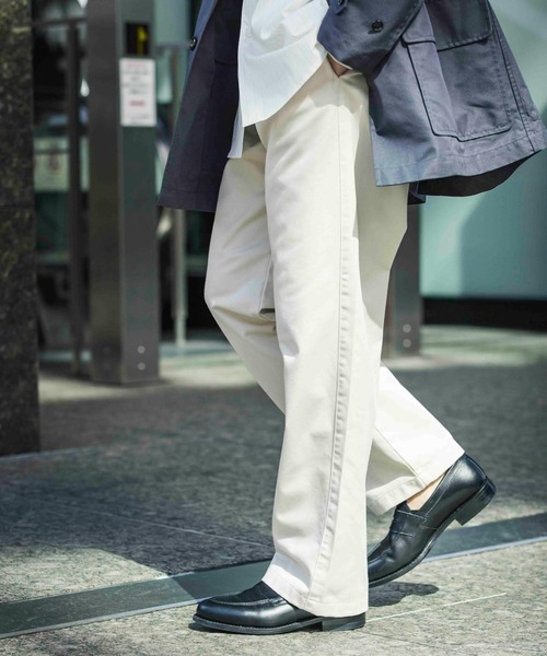 URBAN RESEARCH DOORS（アーバンリサーチドアーズ）の「『イージーケア』『速乾』2タックワイドチノパンツ（その他パンツ・メンズ・ベージュ/ネイビー/オフホワイト・MEDIUM/LARGE）」の7枚目の写真