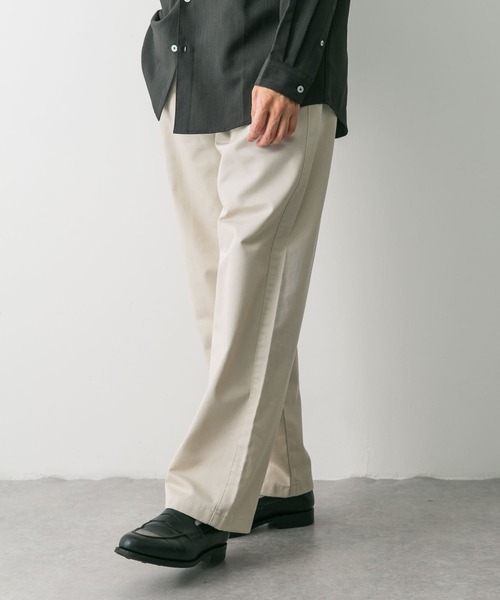 URBAN RESEARCH DOORS（アーバンリサーチドアーズ）の「『イージーケア』『速乾』2タックワイドチノパンツ（その他パンツ・メンズ・ベージュ/ネイビー/オフホワイト・MEDIUM/LARGE）」の12枚目の写真
