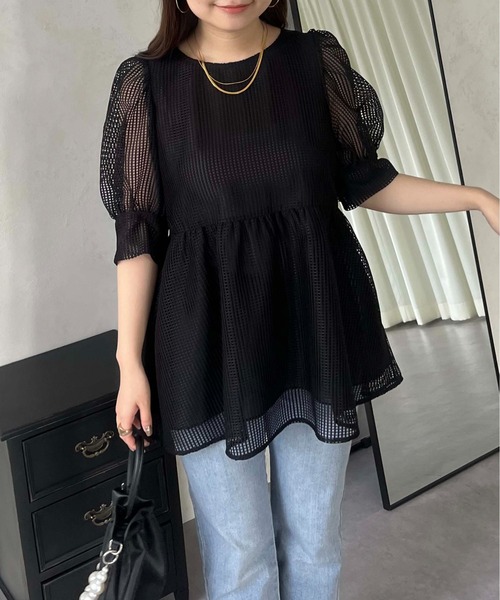 prose verse（プロズヴェール）の「パフスリーブスクエアメッシュペプラムブラウス（シャツ/ブラウス・レディース・オフホワイト/ブラック・MEDIUM）」の4枚目の写真