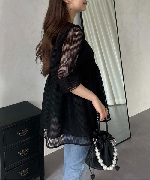 prose verse（プロズヴェール）の「パフスリーブスクエアメッシュペプラムブラウス（シャツ/ブラウス・レディース・オフホワイト/ブラック・MEDIUM）」の11枚目の写真