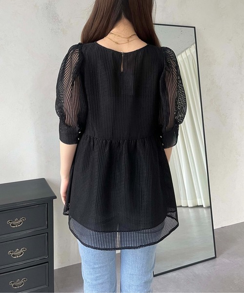 prose verse（プロズヴェール）の「パフスリーブスクエアメッシュペプラムブラウス（シャツ/ブラウス・レディース・オフホワイト/ブラック・MEDIUM）」の20枚目の写真