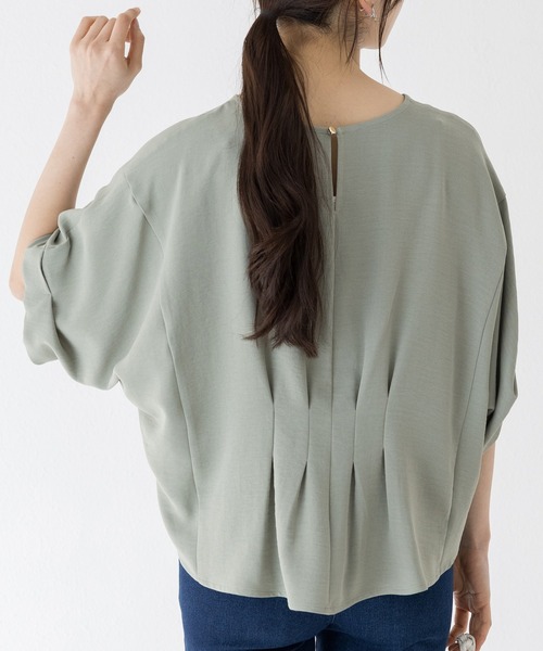 INCEDE（インシード）の「ドルマンスリーブ バックタックブラウス（シャツ/ブラウス・レディース・オフホワイト/ブラック/カーキ/グレイッシュベージュ/カーキブラウン/ネイビー/ライトグリーン/ベージュ/ブラウン・3L/4L/LL/M/L）」の7枚目の写真