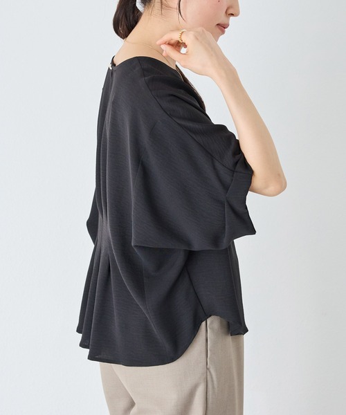 INCEDE（インシード）の「ドルマンスリーブ バックタックブラウス（シャツ/ブラウス・レディース・オフホワイト/ブラック/カーキ/グレイッシュベージュ/カーキブラウン/ネイビー/ライトグリーン/ベージュ/ブラウン・3L/4L/LL/M/L）」の19枚目の写真