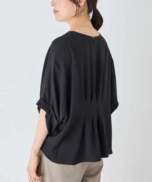 INCEDE（インシード）の「ドルマンスリーブ バックタックブラウス（シャツ/ブラウス・レディース・オフホワイト/ブラック/カーキ/グレイッシュベージュ/カーキブラウン/ネイビー/ライトグリーン/ベージュ/ブラウン・3L/4L/LL/M/L）」の20枚目の写真