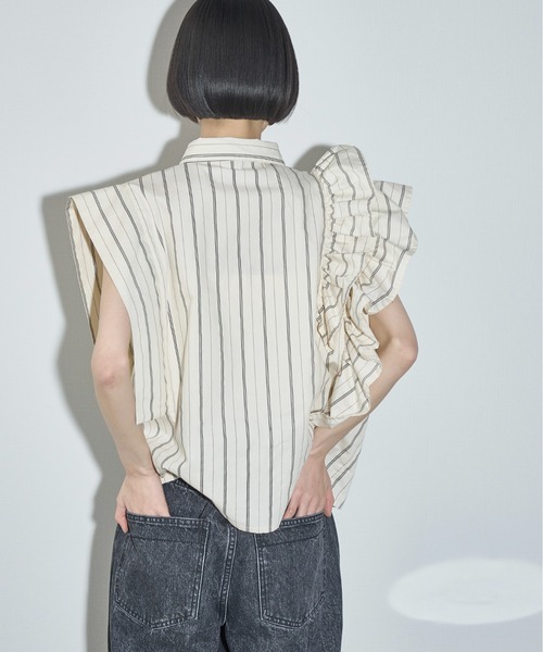 THE YOn（ザヨン）の「アシメラッフルデザインノースリシャツブラウス（シャツ/ブラウス・レディース・アイボリー/サックスブルー/オフホワイト・FREE）」の16枚目の写真
