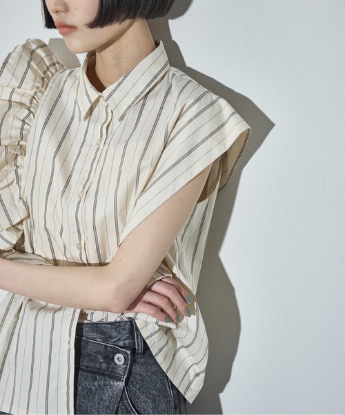 THE YOn（ザヨン）の「アシメラッフルデザインノースリシャツブラウス（シャツ/ブラウス・レディース・アイボリー/サックスブルー/オフホワイト・FREE）」の18枚目の写真