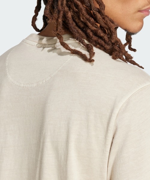 adidas（アディダス）の「トレフォイル エッセンシャルズ+ ダイ ポケットTシャツ / アディダスオリジナルス adidas Originals（Tシャツ/カットソー・メンズ・ベージュ/レッド・XX-LARGE/3XL/LARGE/MEDIUM/SMALL/X-LARGE/X-SMALL）」の4枚目の写真