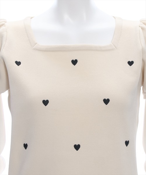 clear（クリア）の「ハート刺繍スクエアネック半袖ニットトップス（ニット/セーター・レディース・ピンク/ブラック/サックスブルー/アイボリー・F）」の11枚目の写真