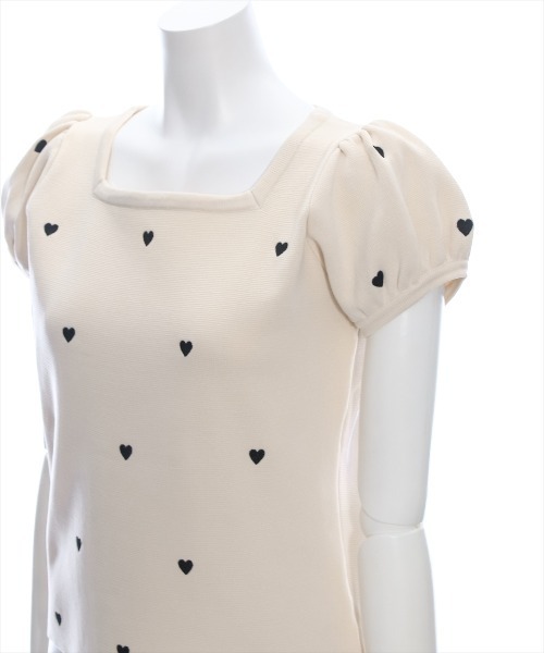 clear（クリア）の「ハート刺繍スクエアネック半袖ニットトップス（ニット/セーター・レディース・ピンク/ブラック/サックスブルー/アイボリー・F）」の12枚目の写真