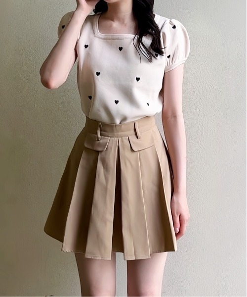 clear（クリア）の「ハート刺繍スクエアネック半袖ニットトップス（ニット/セーター・レディース・ピンク/ブラック/サックスブルー/アイボリー・F）」の5枚目の写真