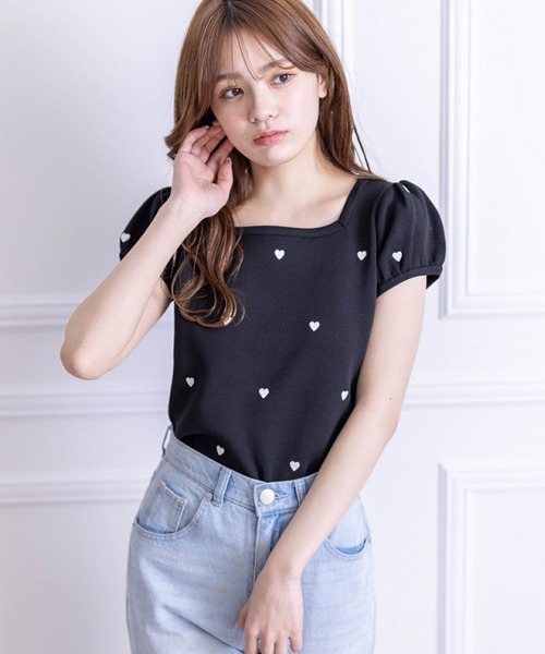 clear（クリア）の「ハート刺繍スクエアネック半袖ニットトップス（ニット/セーター・レディース・ピンク/ブラック/サックスブルー/アイボリー・F）」の8枚目の写真