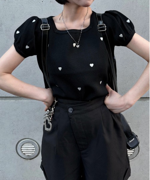 clear（クリア）の「ハート刺繍スクエアネック半袖ニットトップス（ニット/セーター・レディース・ピンク/ブラック/サックスブルー/アイボリー・F）」の6枚目の写真