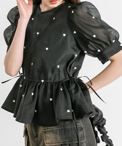 OLIVE des OLIVE（オリーブデオリーブ）の「ハート刺繍ペプラム