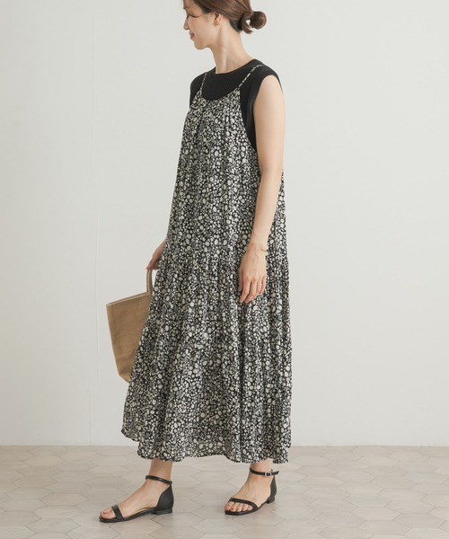 URBAN RESEARCH DOORS（アーバンリサーチドアーズ）の「リトルフラワープリーツキャミワンピース（ワンピース・レディース・ネイビー/ブラック・MEDIUM）」の4枚目の写真