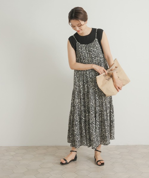 URBAN RESEARCH DOORS（アーバンリサーチドアーズ）の「リトルフラワープリーツキャミワンピース（ワンピース・レディース・ネイビー/ブラック・MEDIUM）」の15枚目の写真