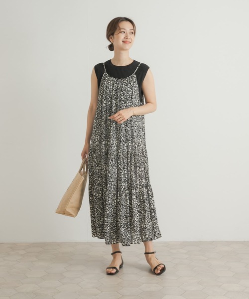 URBAN RESEARCH DOORS（アーバンリサーチドアーズ）の「リトルフラワープリーツキャミワンピース（ワンピース・レディース・ネイビー/ブラック・MEDIUM）」の16枚目の写真