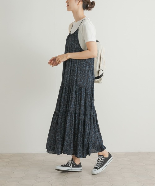 URBAN RESEARCH DOORS（アーバンリサーチドアーズ）の「リトルフラワープリーツキャミワンピース（ワンピース・レディース・ネイビー/ブラック・MEDIUM）」の22枚目の写真