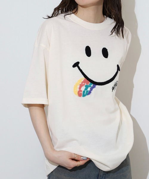 SMILEY FACE(スマイリーフェイス)の「SMILEY FACE サガラ刺繍 オーバーサイズTシャツ UVカット&COOL&DRY 半袖(Tシャツ/カットソー・メンズ・ホワイト/ネイビー/ブラック/ライトグリーン/レモンイエロー/スミクロ/グレイッシュブルー/オフホワイト・LL/M/L)」の3枚目の写真