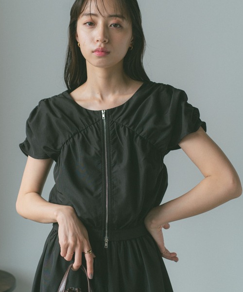 VANNIE U(ヴァニーユー)の「2WAYダブルジップギャザーブラウス(シャツ/ブラウス・レディース・ホワイト/ブラック・FREE)」の12枚目の写真