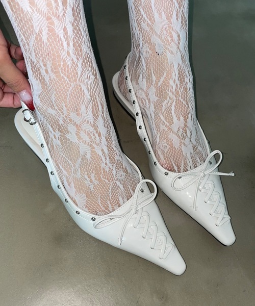 SHAGGIE（シャギー）の「レースアップスタッズ付きとんがりパンプス