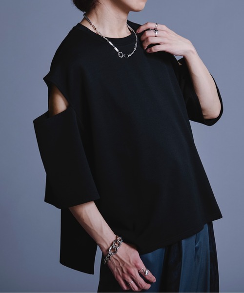 Ellno Loset（エルノロゼット）の「ショルダーカットアウトT