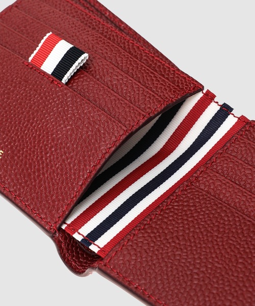 THOM BROWNE（トムブラウン）の「BILLFOLD IN PEBBLE GRAIN LEATHER（財布・メンズ・バーガンディー・ONE SIZE）」の5枚目の写真