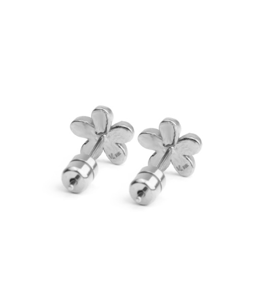 LHME（エルエイチエムイー）の「【WEB限定】“Moment”フラワーピアス/ブラック/サージカルステンレス（金属アレルギー対応）【LHME / エルエイチエムイー】（ピアス（両耳用）・レディース・シルバー/ゴールド・ONE SIZE）」の5枚目の写真