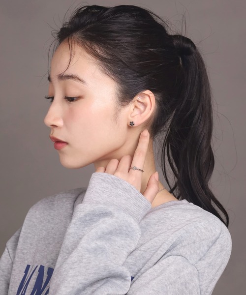 LHME（エルエイチエムイー）の「【WEB限定】“Moment”フラワーピアス/ブラック/サージカルステンレス（金属アレルギー対応）【LHME / エルエイチエムイー】（ピアス（両耳用）・レディース・シルバー/ゴールド・ONE SIZE）」の8枚目の写真