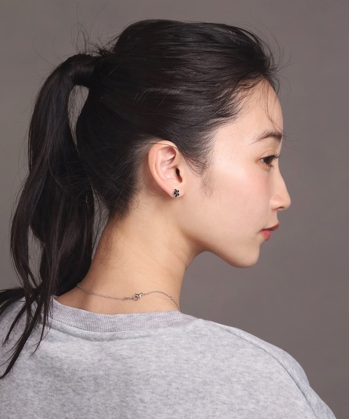 LHME（エルエイチエムイー）の「【WEB限定】“Moment”フラワーピアス/ブラック/サージカルステンレス（金属アレルギー対応）【LHME / エルエイチエムイー】（ピアス（両耳用）・レディース・シルバー/ゴールド・ONE SIZE）」の10枚目の写真