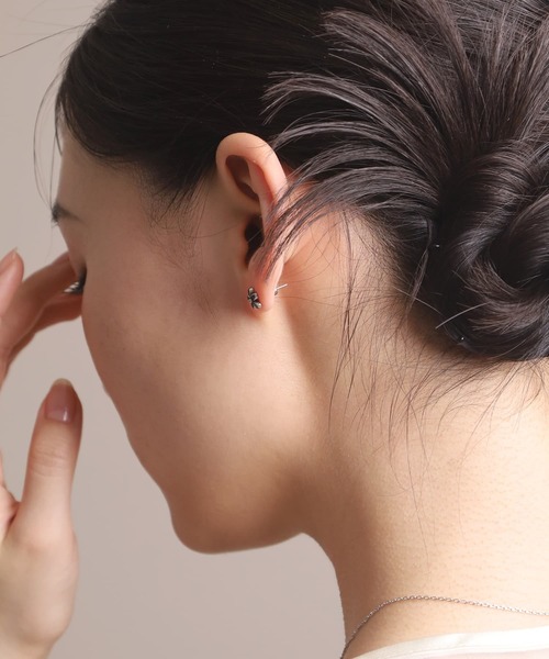 LHME（エルエイチエムイー）の「【WEB限定】“Moment”フラワーピアス/ブラック/サージカルステンレス（金属アレルギー対応）【LHME / エルエイチエムイー】（ピアス（両耳用）・レディース・シルバー/ゴールド・ONE SIZE）」の16枚目の写真