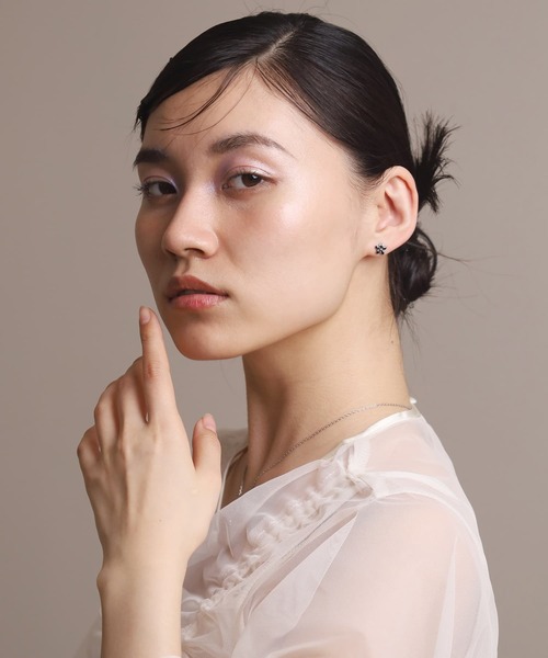 LHME（エルエイチエムイー）の「【WEB限定】“Moment”フラワーピアス/ブラック/サージカルステンレス（金属アレルギー対応）【LHME / エルエイチエムイー】（ピアス（両耳用）・レディース・シルバー/ゴールド・ONE SIZE）」の17枚目の写真