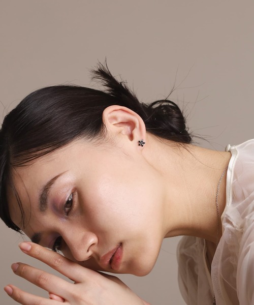 LHME（エルエイチエムイー）の「【WEB限定】“Moment”フラワーピアス/ブラック/サージカルステンレス（金属アレルギー対応）【LHME / エルエイチエムイー】（ピアス（両耳用）・レディース・シルバー/ゴールド・ONE SIZE）」の18枚目の写真