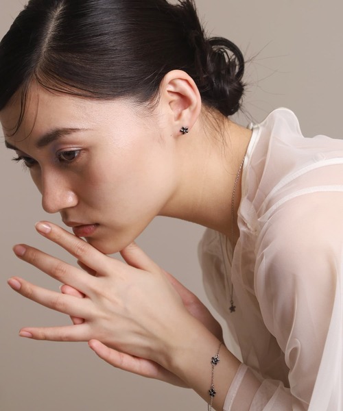 LHME（エルエイチエムイー）の「【WEB限定】“Moment”フラワーピアス/ブラック/サージカルステンレス（金属アレルギー対応）【LHME / エルエイチエムイー】（ピアス（両耳用）・レディース・シルバー/ゴールド・ONE SIZE）」の19枚目の写真