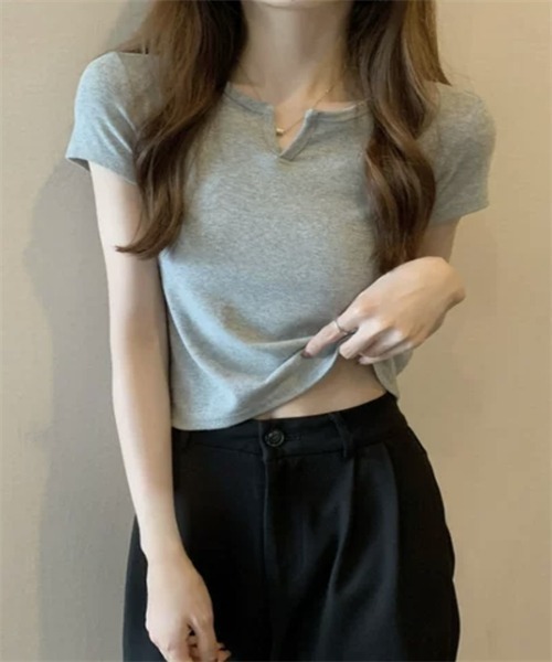 FREE STYLISTS（フリー スタイリスト）の「スリットネック  ショート丈Tシャツ（Tシャツ/カットソー・レディース・グレー/ブラック/ホワイト・L/M/XL）」の9枚目の写真