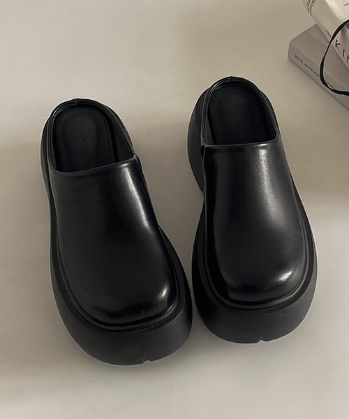 ALTROSE（アルトローズ）の「6.7cm ボリュームソール 厚底 サボサンダル / クロッグサンダル（サンダル・レディース・ブラウン/ブラック・M/L）」の14枚目の写真