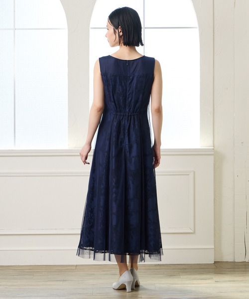 AIMER（エメ）の「ケープ付きチュールレース刺繍パーティードレス　結婚式　お呼ばれ　ドレス　20代 30代 40代 50代（ドレス・レディース・ネイビー/ブラック・MEDIUM/LARGE/X-LARGE）」の12枚目の写真