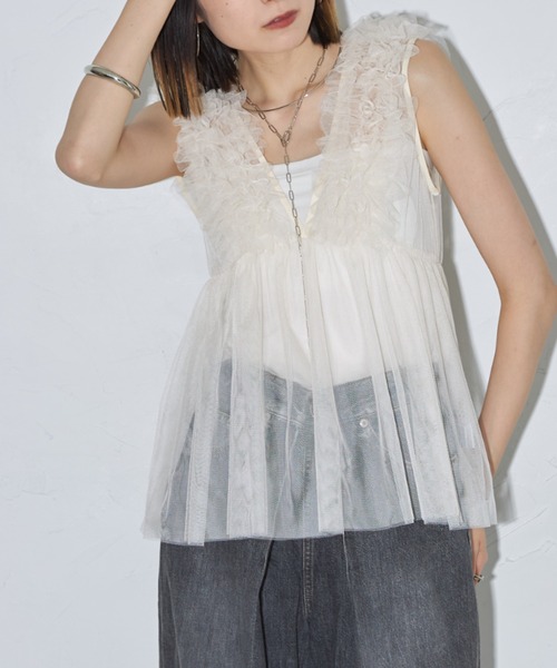 leimn（レイムン）の「Vネックフリルチュールベスト（ベスト・レディース・ライトグレー/ブラック/アイボリー・M）」の2枚目の写真