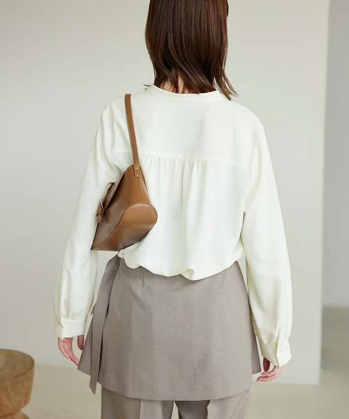 ROPE' PICNIC（ロペピクニック）の「Functionランダムタックブラウス（シャツ/ブラウス・レディース・チャコールグレー/ライトグレー/オフホワイト/ピンク系その他2・38/36）」の6枚目の写真