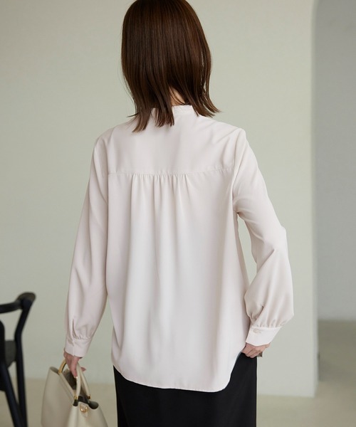 ROPE' PICNIC（ロペピクニック）の「Functionランダムタックブラウス（シャツ/ブラウス・レディース・チャコールグレー/ライトグレー/オフホワイト/ピンク系その他2・38/36）」の5枚目の写真