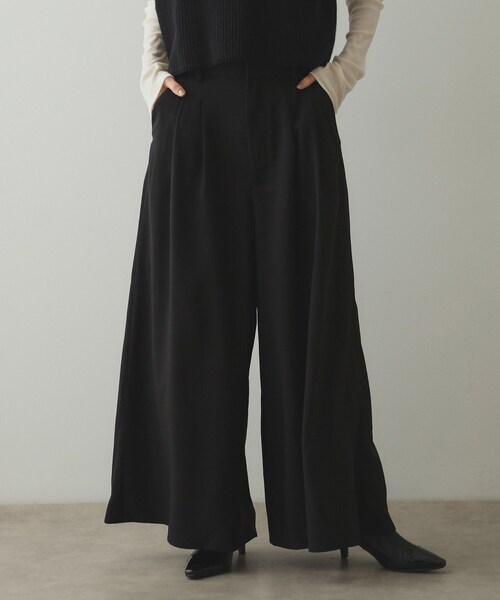 OPAQUE.CLIP(オペークドットクリップ)の「サイドスリットワイドパンツ【洗濯機洗い可】(その他パンツ・レディース・ブラック/ライトベージュ・38/40/42)」の1枚目の写真