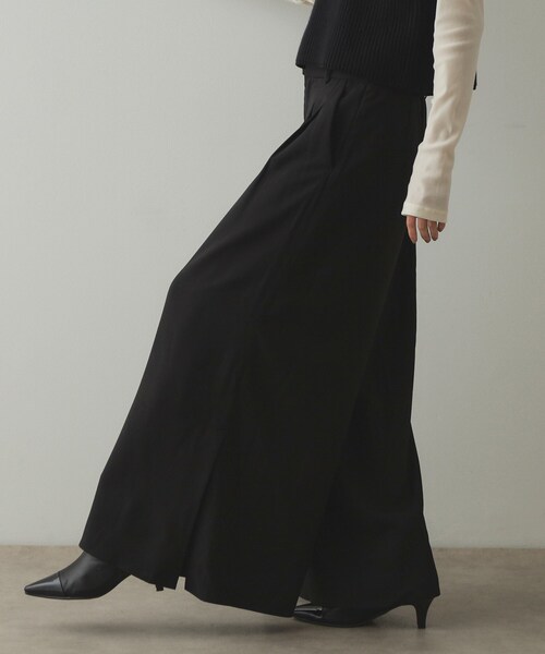 OPAQUE.CLIP(オペークドットクリップ)の「サイドスリットワイドパンツ【洗濯機洗い可】(その他パンツ・レディース・ブラック/ライトベージュ・38/40/42)」の3枚目の写真