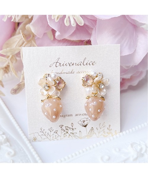 tone(トーン)の「【Arivenalice】全11色 milky strawberry フラワービジュー ピアス(MA)(ピアス(両耳用)・レディース・ブルー系その他/パープル/イエロー/オレンジ/ホワイト/ブラウン/グリーン/ピンク/レッド/ブラック/ブルー・FREE)」の3枚目の写真